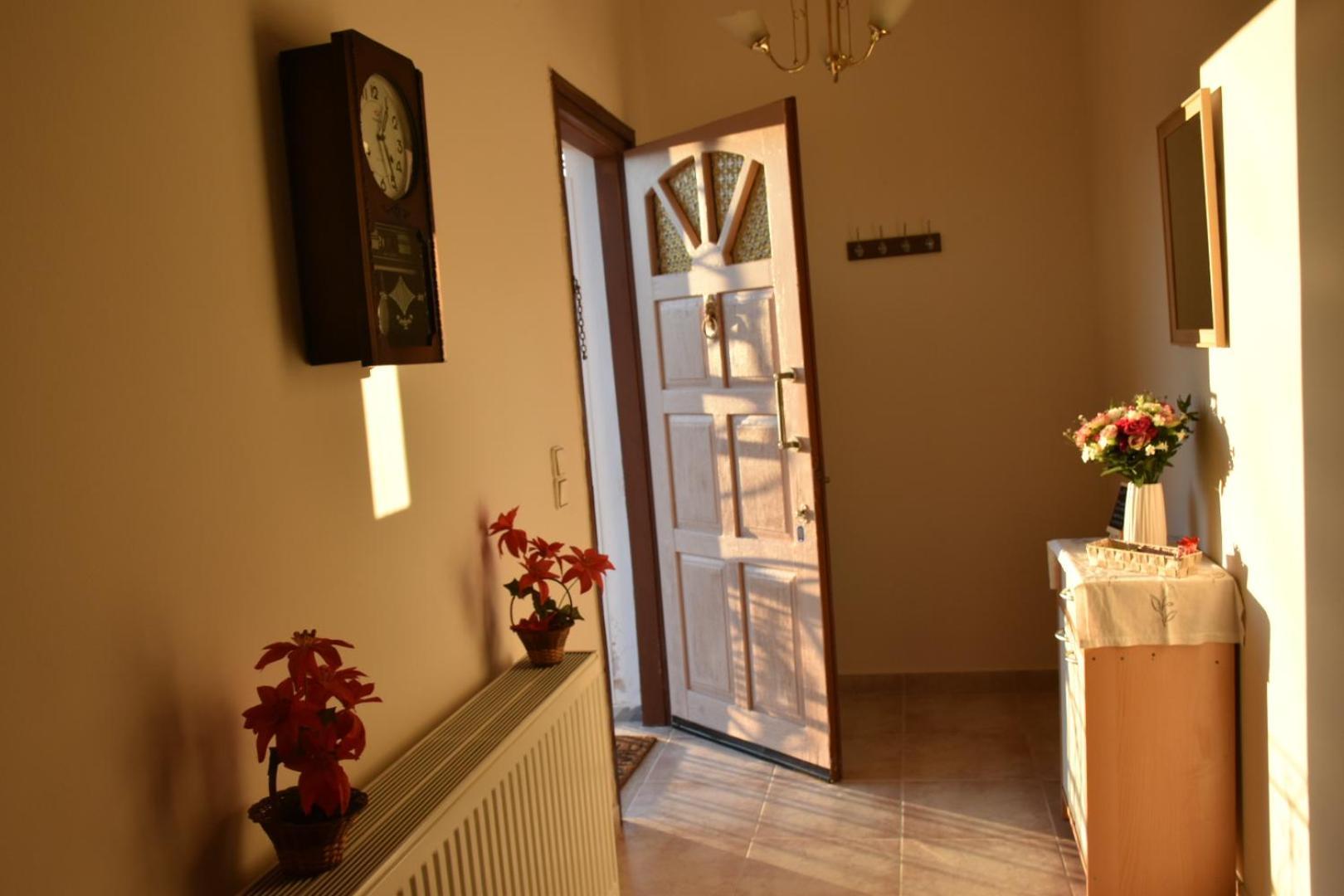 Val'S Place Mytilene Exterior photo